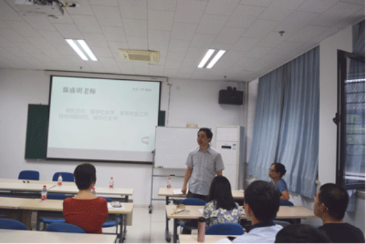 D:\WebWORK\甲方需求\栏目上传数据\0首页-\7日历-通知与事件\图片修改\修改后\2016年北京大学社会工作专业研究生迎新会及新生工作坊成功举办\3.gif